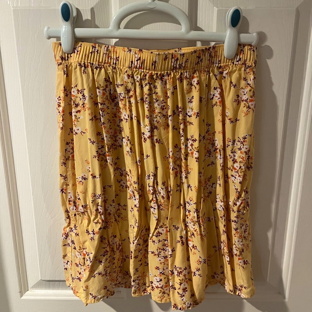 Old Navy Pull on elastic waist skirt